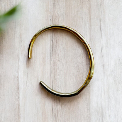 Golden Bangle Sapphire Bracelet: A Minimalist Touch of Luxury