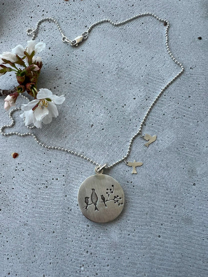 Handmade memorial jewelry with a 30mm locket. Each piece is unique, customizable, and features a big bird representing the mom. Choose the little birds (kids) quantities. Includes a 20-inch dot chain