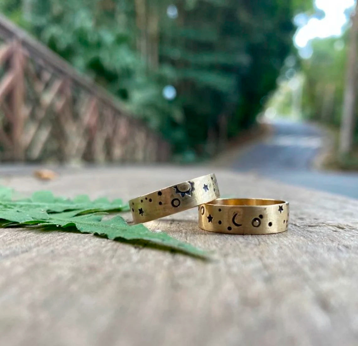 Aliança de casamento em ouro celestial